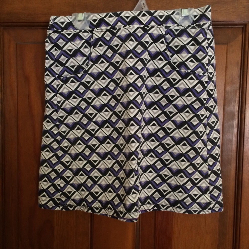 Geometric pattern skirt